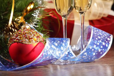 Yeni yıl partisinde şampanya kadehleri