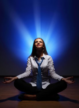 iş kadını meditasyon
