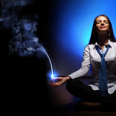 iş kadını meditasyon