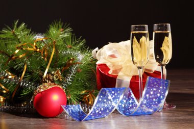 Yeni yıl partisinde şampanya kadehleri