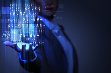 iş kadını ile finansal simgeler