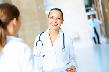 iki dost kadın doktor portresi