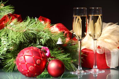 Yeni yıl partisinde şampanya kadehleri