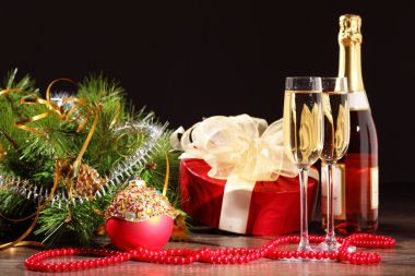 Yeni yıl partisinde şampanya kadehleri