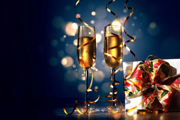Yeni yıl partisinde şampanya kadehleri
