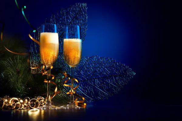 Copos de champanhe em festa de ano novo — Fotografia de Stock