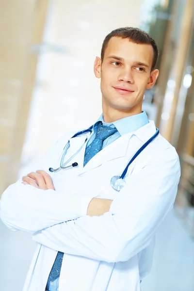 Vriendelijke mannelijke arts — Stockfoto