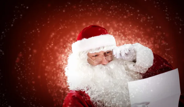 Santa con carta de Navidad — Foto de Stock