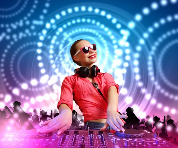 DJ en mixer — Stockfoto