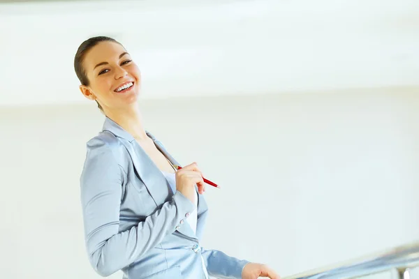 Retrato de una joven empresaria confiada —  Fotos de Stock