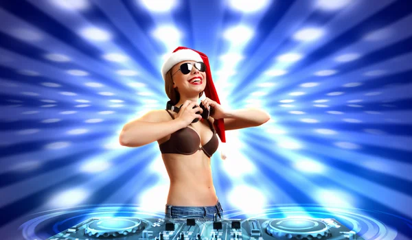 Vrouwelijke dj in Kerstmis slijtage — Stockfoto