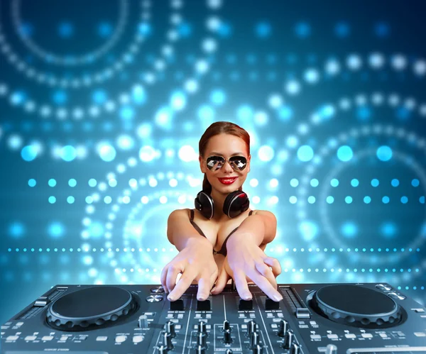 DJ en mixer — Stockfoto