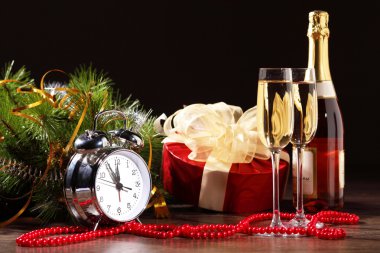 Yeni yıl partisinde şampanya kadehleri