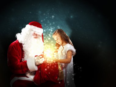 Noel Baba portresi bir kızla