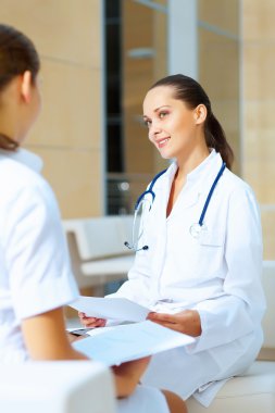 iki dost kadın doktor portresi