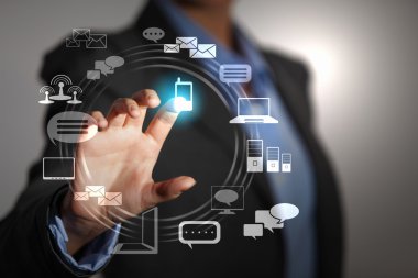 dokunmatik ekranda iterek el