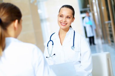 iki dost kadın doktor portresi