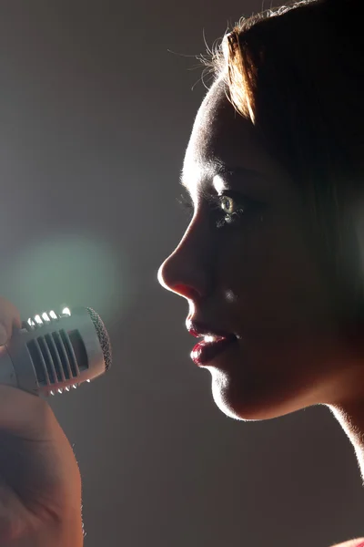 女性歌手のポートレート — ストック写真
