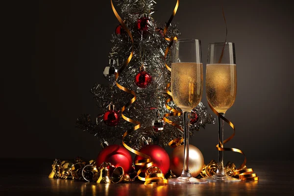 Kieliszki szampana na imprezie noworocznej — Zdjęcie stockowe