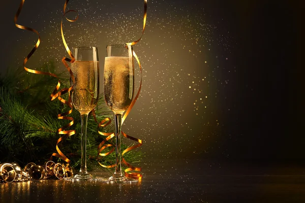 Glaasjes champagne op nieuwjaarsfeest — Stockfoto