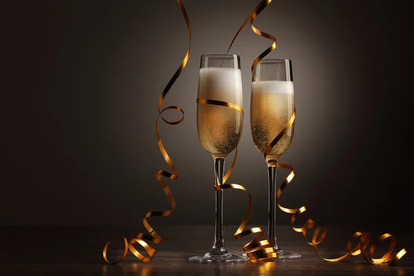 Las copas del champán en la fiesta de Año Nuevo —  Fotos de Stock
