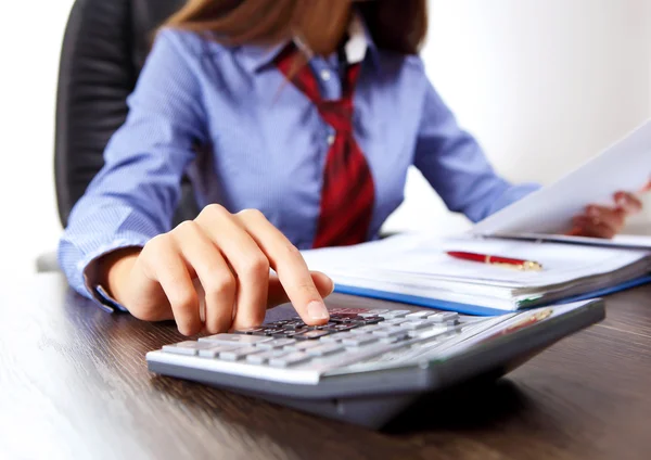 Mujer de negocios en la oficina —  Fotos de Stock