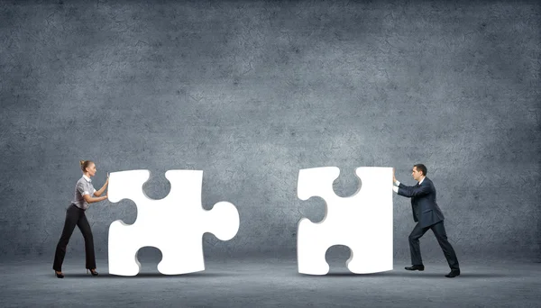 Team of business collaborate holding up jigsaw puzzle pieces as a solution to a problem — Stock Photo, Image