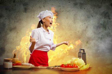 Asyalı kadın aşçı öfke