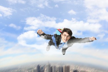 genç işadamı paraşüt ile sırt üstü uçan