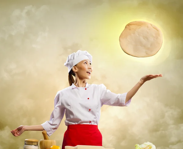 Asian female cook making pizza — Stock Photo, Image