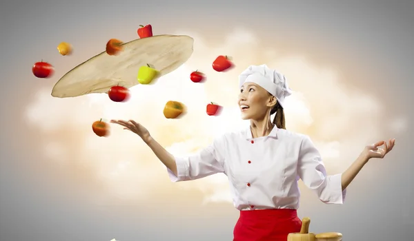 Asian female cook making pizza — Stock Photo, Image