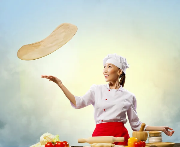 Asian female cook making pizza — Stock Photo, Image