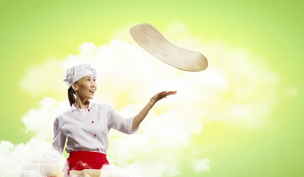 Asian female cook making pizza — Stock Photo, Image