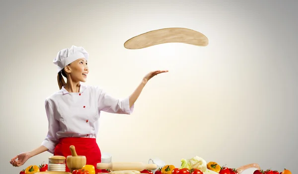 Asian female cook making pizza — Stock Photo, Image