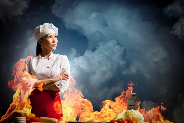 Asiático cozinheiro feminino na raiva — Fotografia de Stock