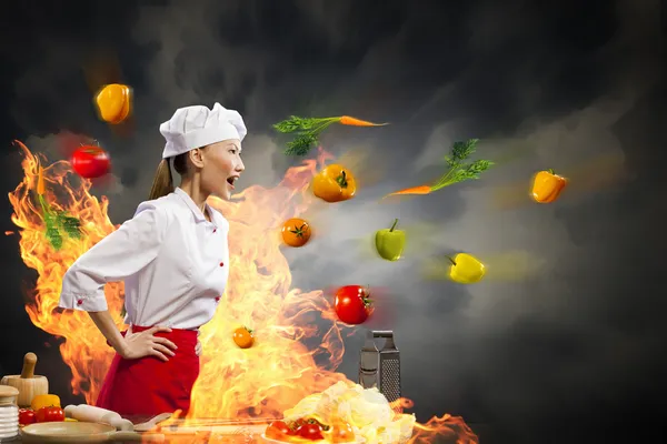 Azji kobieta kucharz w gniew — Zdjęcie stockowe
