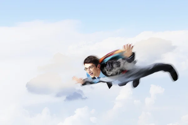 Молодий бізнесмен літає з парашутом на спині — стокове фото