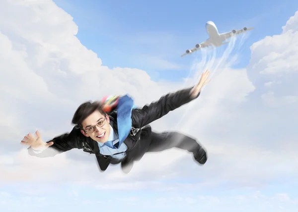 Νέος επιχειρηματίας που πετούν με αλεξίπτωτο στην πλάτη — Φωτογραφία Αρχείου