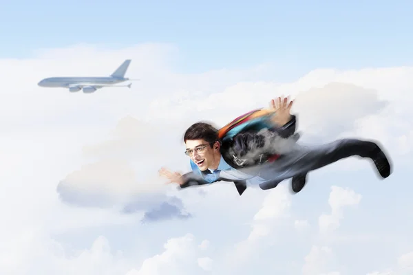 Fiatal üzletember repülés ejtőernyős vissza — Stock Fotó