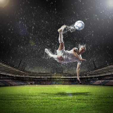 topu çarpıcı futbolcu