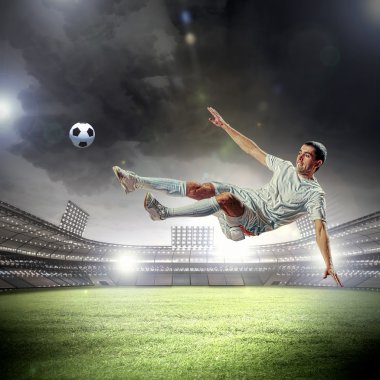 topu çarpıcı futbolcu