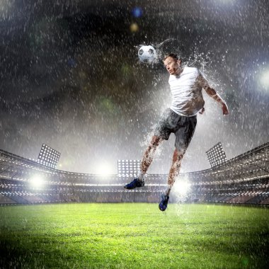 topu çarpıcı futbolcu