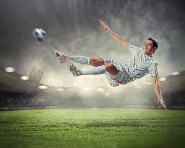 topu çarpıcı futbolcu