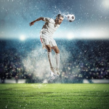 topu çarpıcı futbolcu