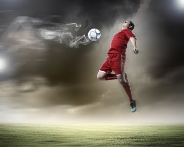 topu çarpıcı futbolcu