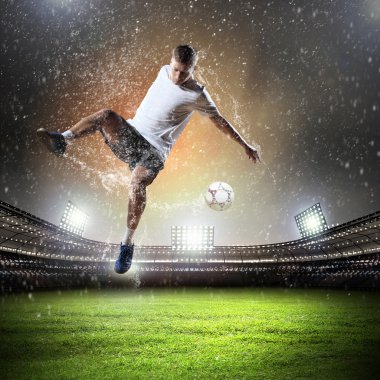 topu çarpıcı futbolcu