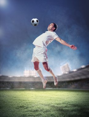 topu çarpıcı futbolcu