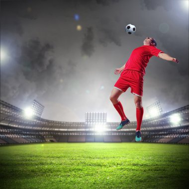 topu çarpıcı futbolcu