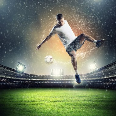 topu çarpıcı futbolcu