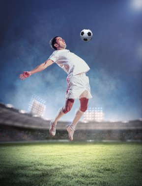 topu çarpıcı futbolcu
